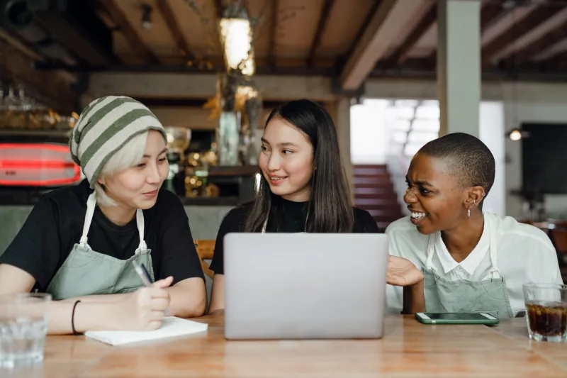 How to Land Your First 10 Paying Customers Without a Marketing Budget or a Big Network